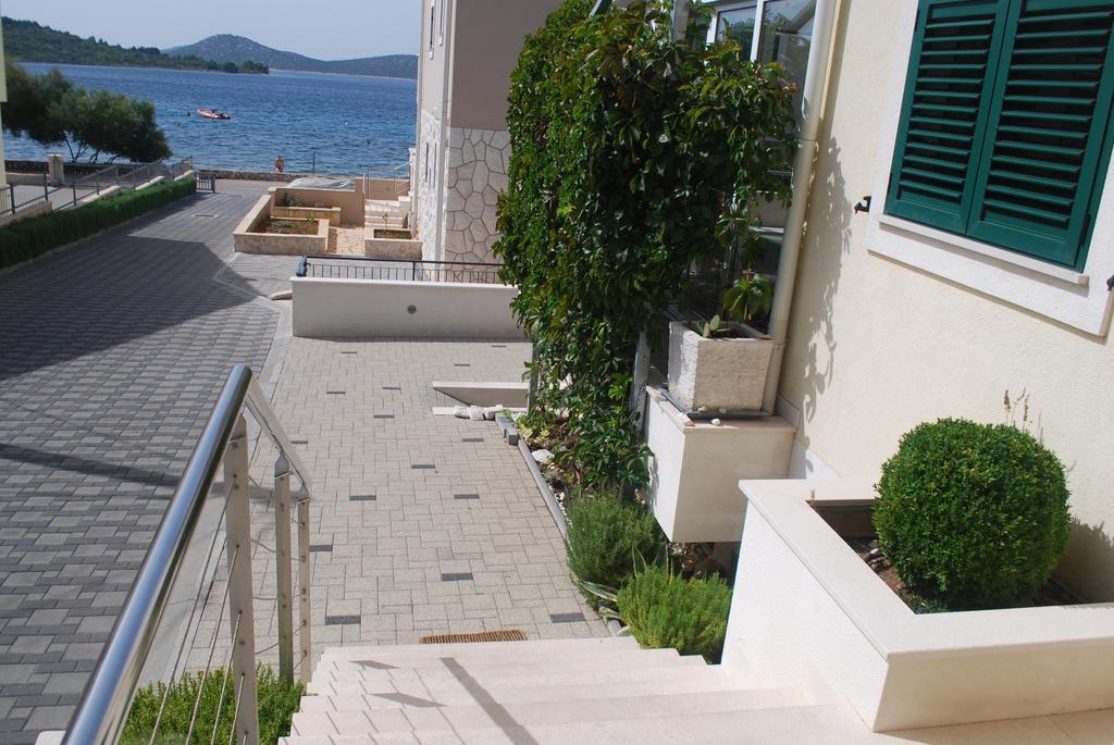 Apartments Villa Lili Lovetovo Vodice Bagian luar foto